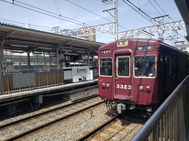 阪急電車十三駅(東改札前20220330_110518.jpg