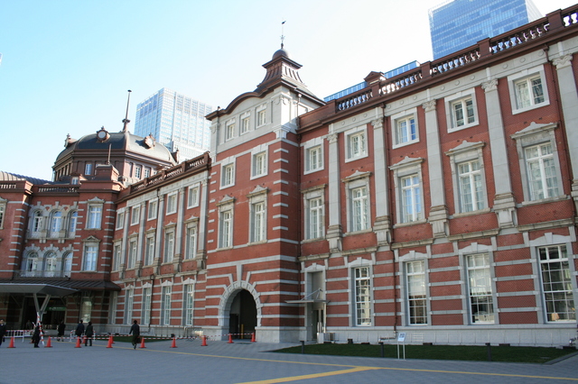 IMG_048大正３年（1914年）開業当時の姿に復原され、2014年に100歳を迎えた東京駅。駅舎のレンガが重厚0.JPG