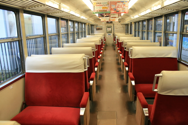 IMG_0609富山地鉄「特急うなづき号」（ダブルデッカーエクスプレス）の自由席車両の座席.JPG
