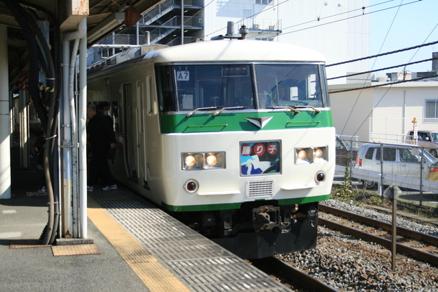 IMG_22JR東海道線には伊豆方面（伊豆急下田、修善寺など）に向かう特急「踊り子号」も運行62.JPG