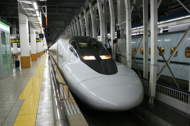 IMG_2361ＪＲ博多南線では「ひかりレールスター」など新幹線車両が活躍中.JPG