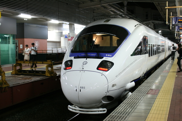 IMG_博多～長崎を結ぶ、JR九州885系「特急白いかもめ号」車両