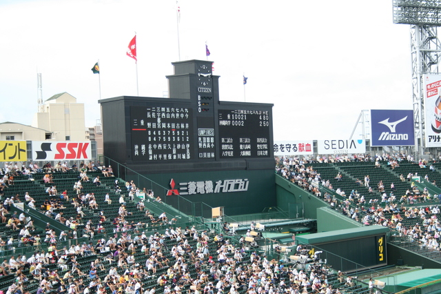 IMG_265高校野球の聖地として知られる阪神甲子園球場1.JPG