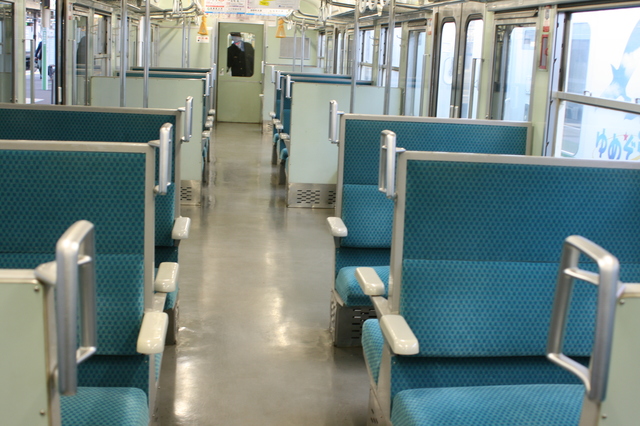 IMG_32JR信越本線の普通列車（115系）の座席41.JPG
