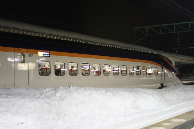 IMG_376JR米沢駅には山形新幹線も乗り入れる2.JPG