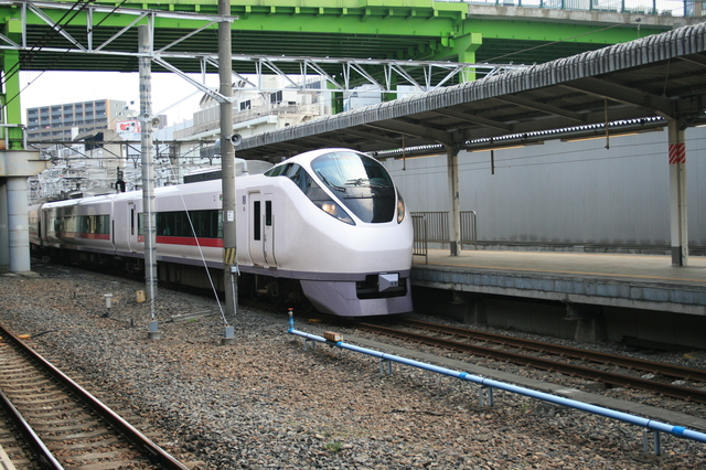 IMG_40上野東京ライン開業後、データイムの全列車および夕方以降の一部列車が品川発着に。91.JPG