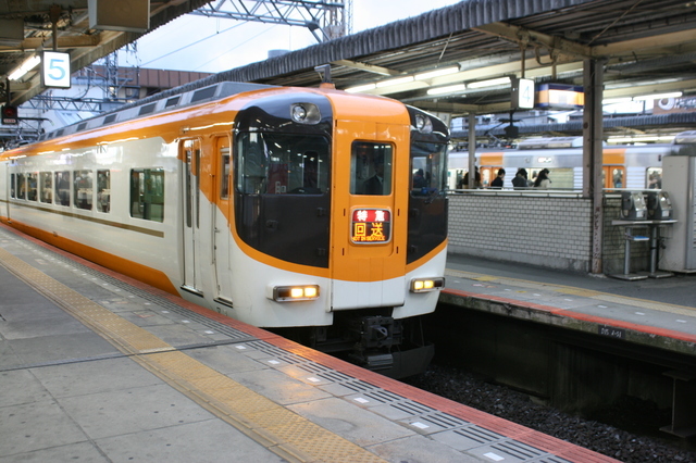 新塗装化されてリニューアルした近鉄特急 座席 停車駅など 京都 橿原神宮前