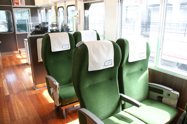 IMG_5201観光列車「ラマルドボア」の2人掛け座席.JPG