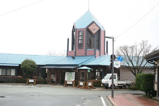 IMG_56南阿蘇鉄道の終点、高森駅の駅舎。駅構内には土産コーナーや資料室もあり14-min.JPG