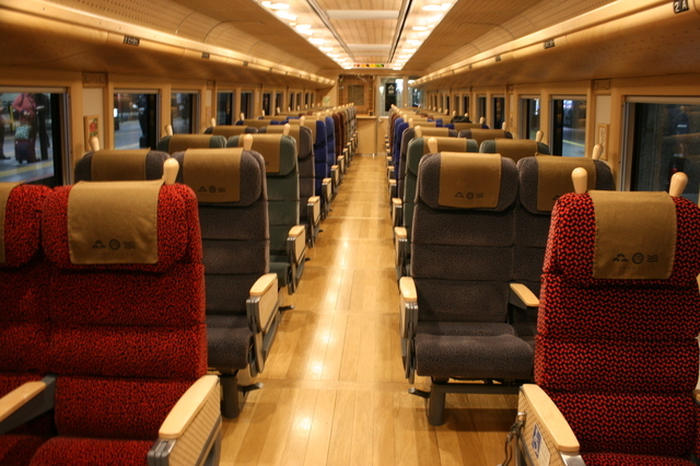 IMG_57京都丹後鉄道（WILLER TRAINS）の「丹後の海車両」の普通車自由席車両の座席16.JPG