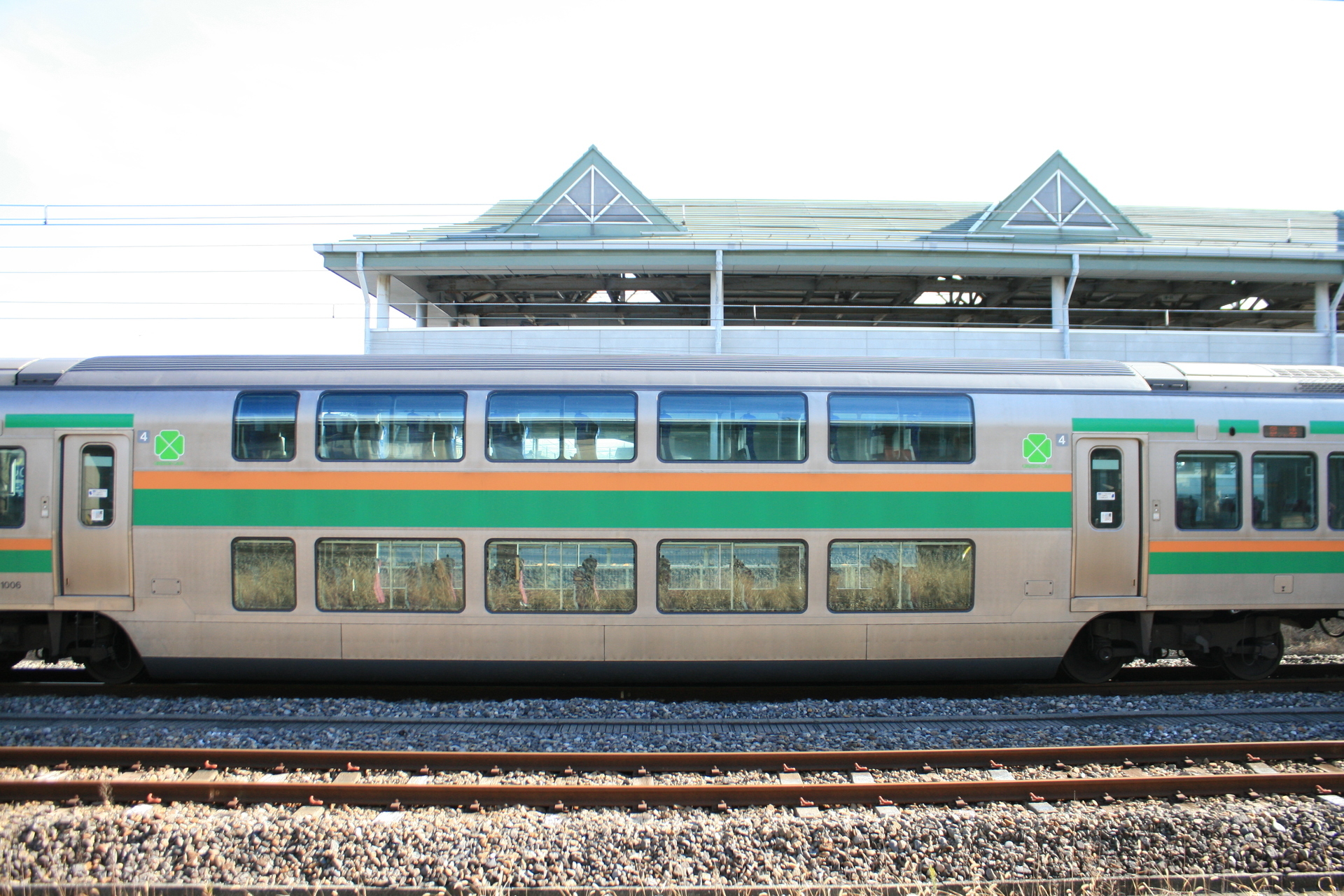 首都圏を走るｊｒ東海道線 快速アクティー の普通車グリーン車に乗車