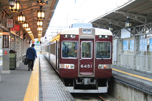 IMG_阪急嵐山線で活躍中の、元阪急京都線特急用6300系車両