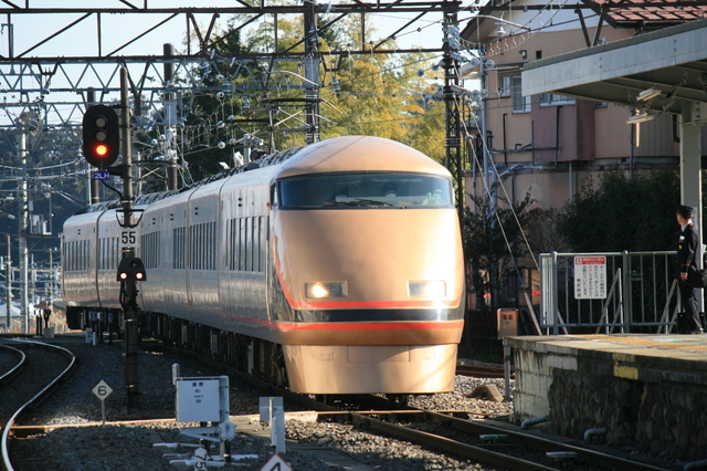 IMG_東武鉄道の特急車両ゴールデンスペーシア（100系車両）
