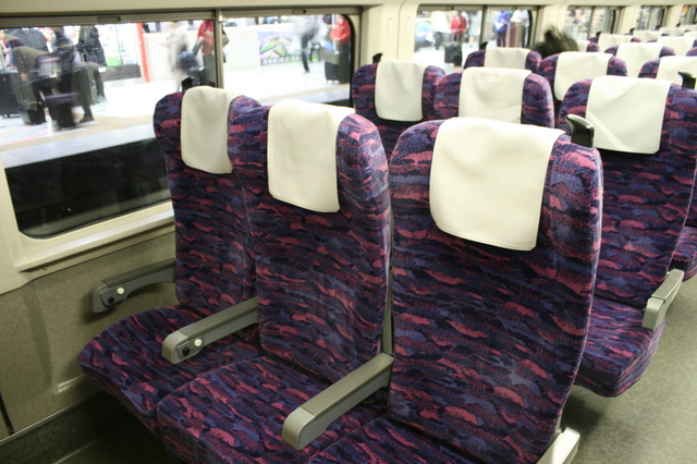 IMG_811ＪＲ東日本の新幹線Ｅ２系電車の普通車座席7.JPG