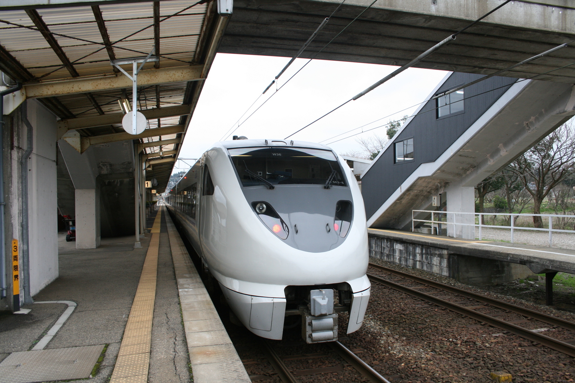 Jrの特急能登かがり火号 金沢と和倉温泉を結ぶ特急列車 Jr七尾線 Irいしかわ鉄道 沿線の見どころなど