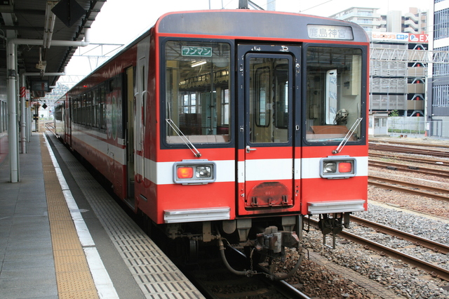 IMG_842鹿島臨海鉄道で活躍している車両、赤いディーゼルカーの6000系3.JPG