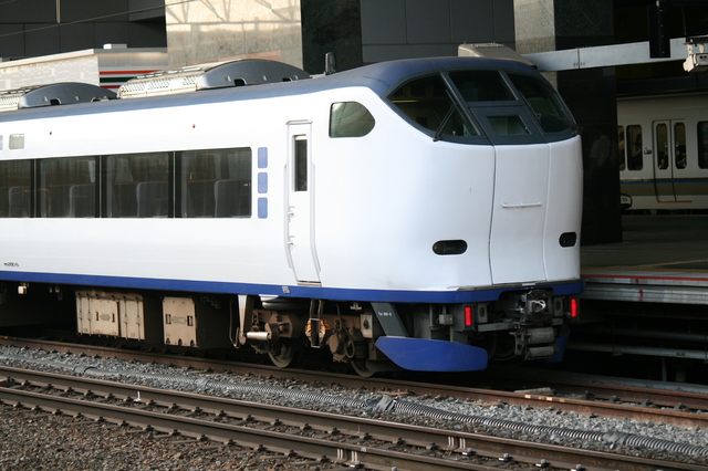 IMG_米原・京都～関西空港を結ぶJR西日本の特急はるか号（２８１系車両）
