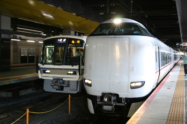 IMG_京都～城崎温泉を結ぶJR西日本の特急きのさき号（287系電車