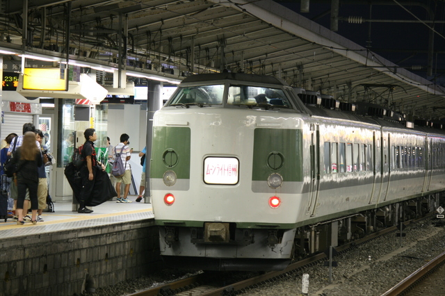 ｊｒの臨時夜行快速列車 ムーンライト信州号 新宿 白馬 停車駅 時刻表 青春18きっぷ 座席指定券など