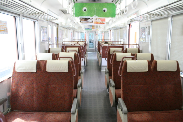 IMG_「直通特急」阪神電鉄8000系リニューアル車両のクロスシート