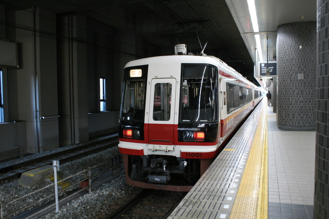 IMG_南海特急りんかん号に主に使われている11000系特急形車両